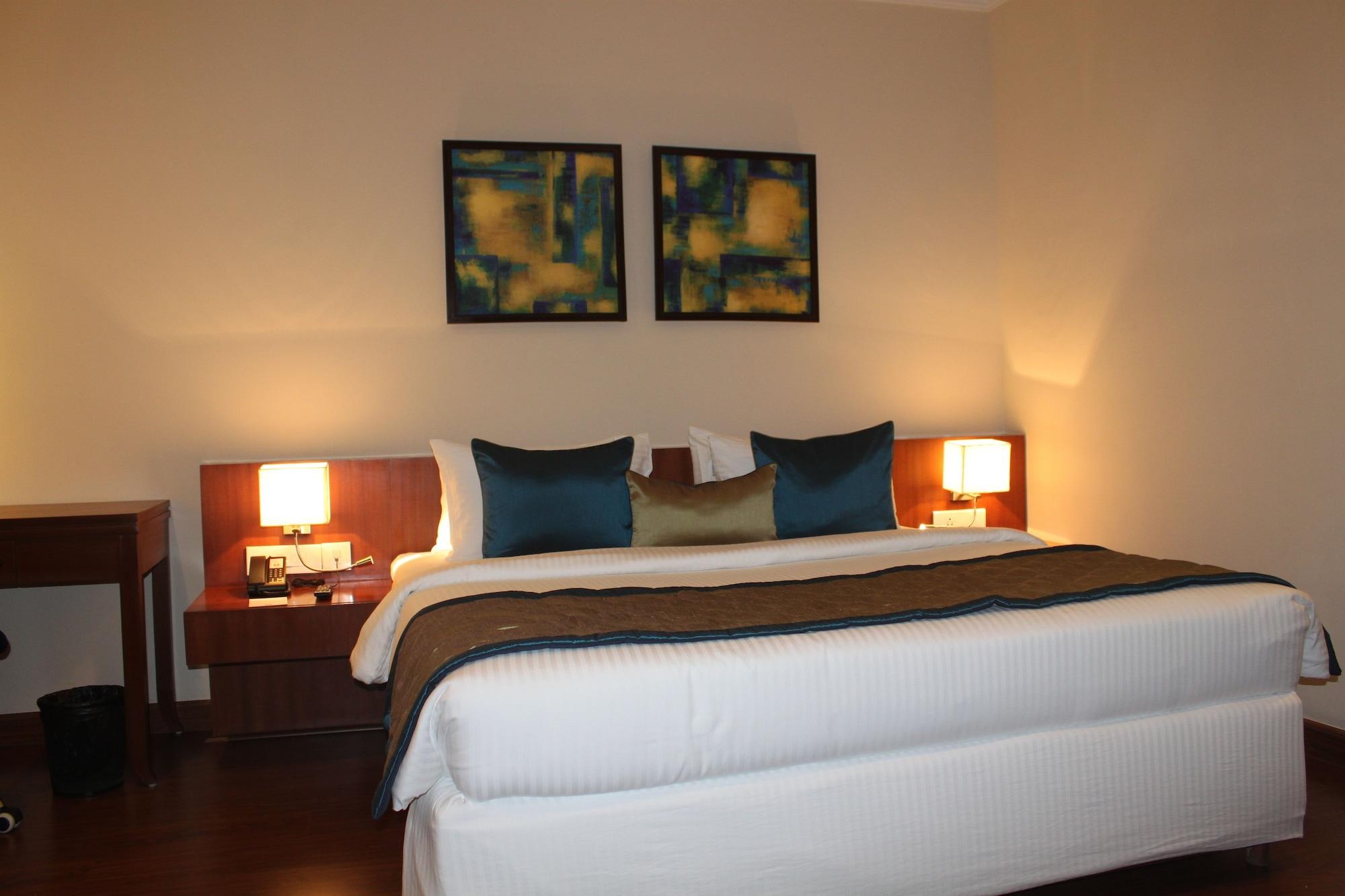 The Altruist Business Hotel Hitech Haiderabad Buitenkant foto