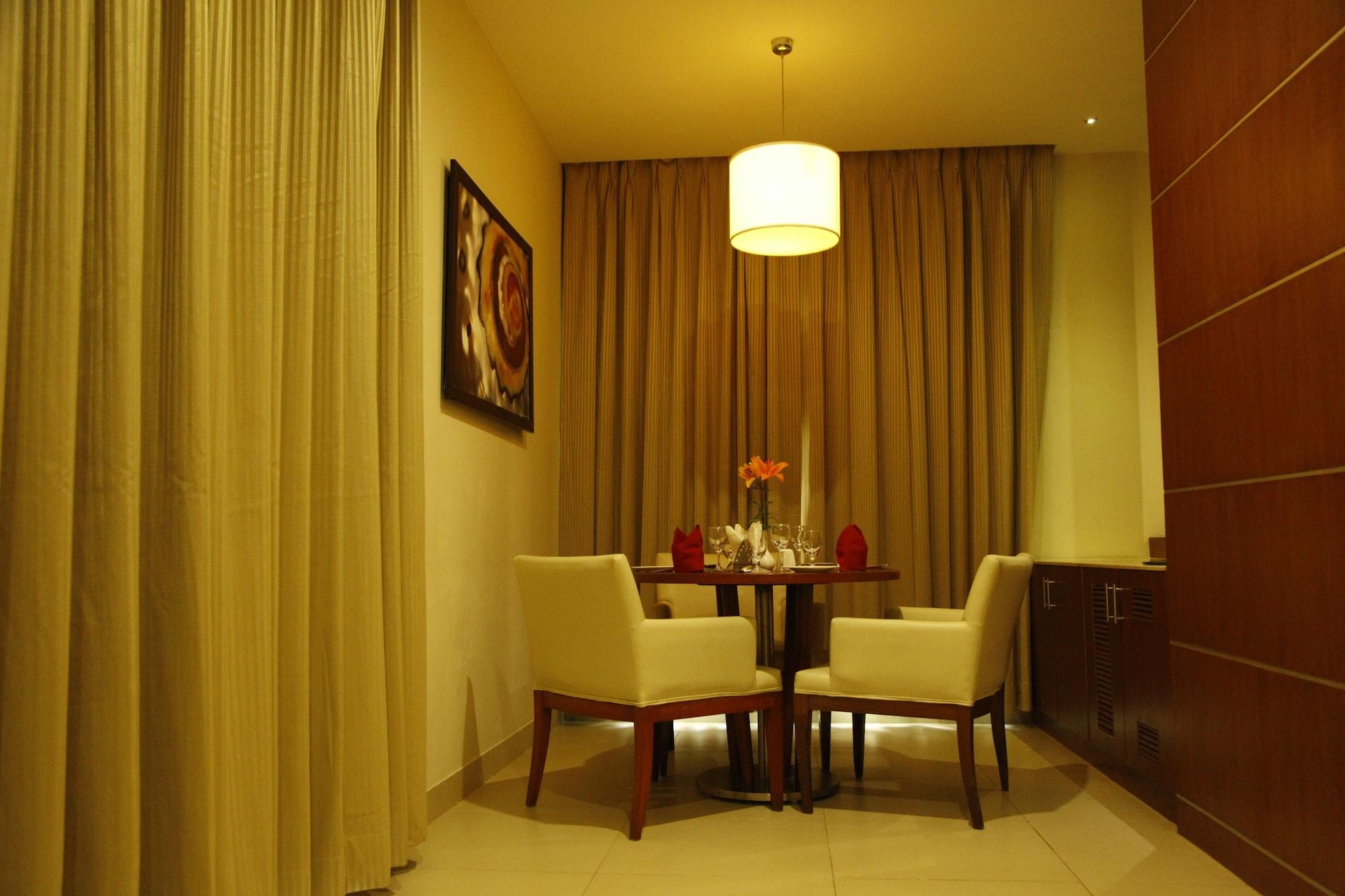The Altruist Business Hotel Hitech Haiderabad Buitenkant foto