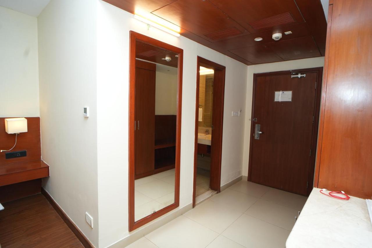 The Altruist Business Hotel Hitech Haiderabad Buitenkant foto
