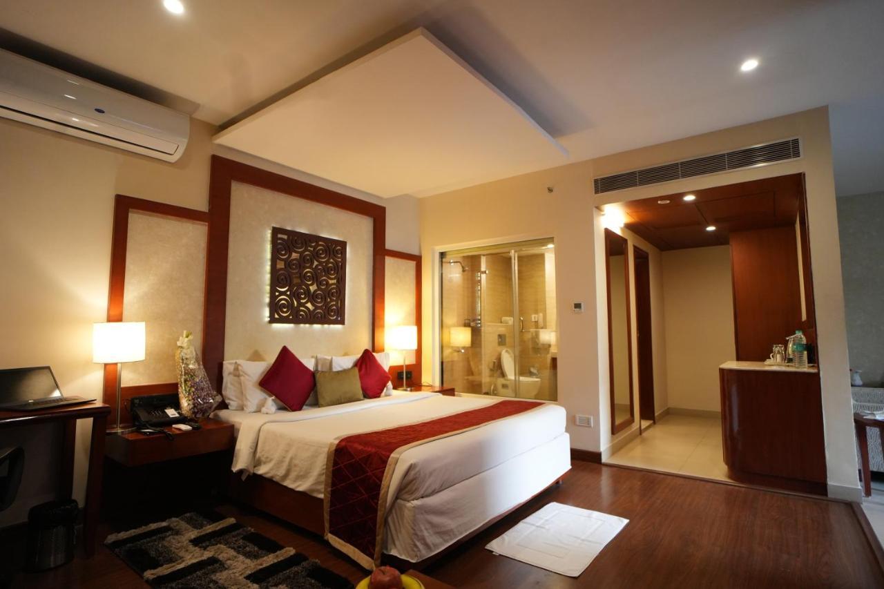 The Altruist Business Hotel Hitech Haiderabad Buitenkant foto