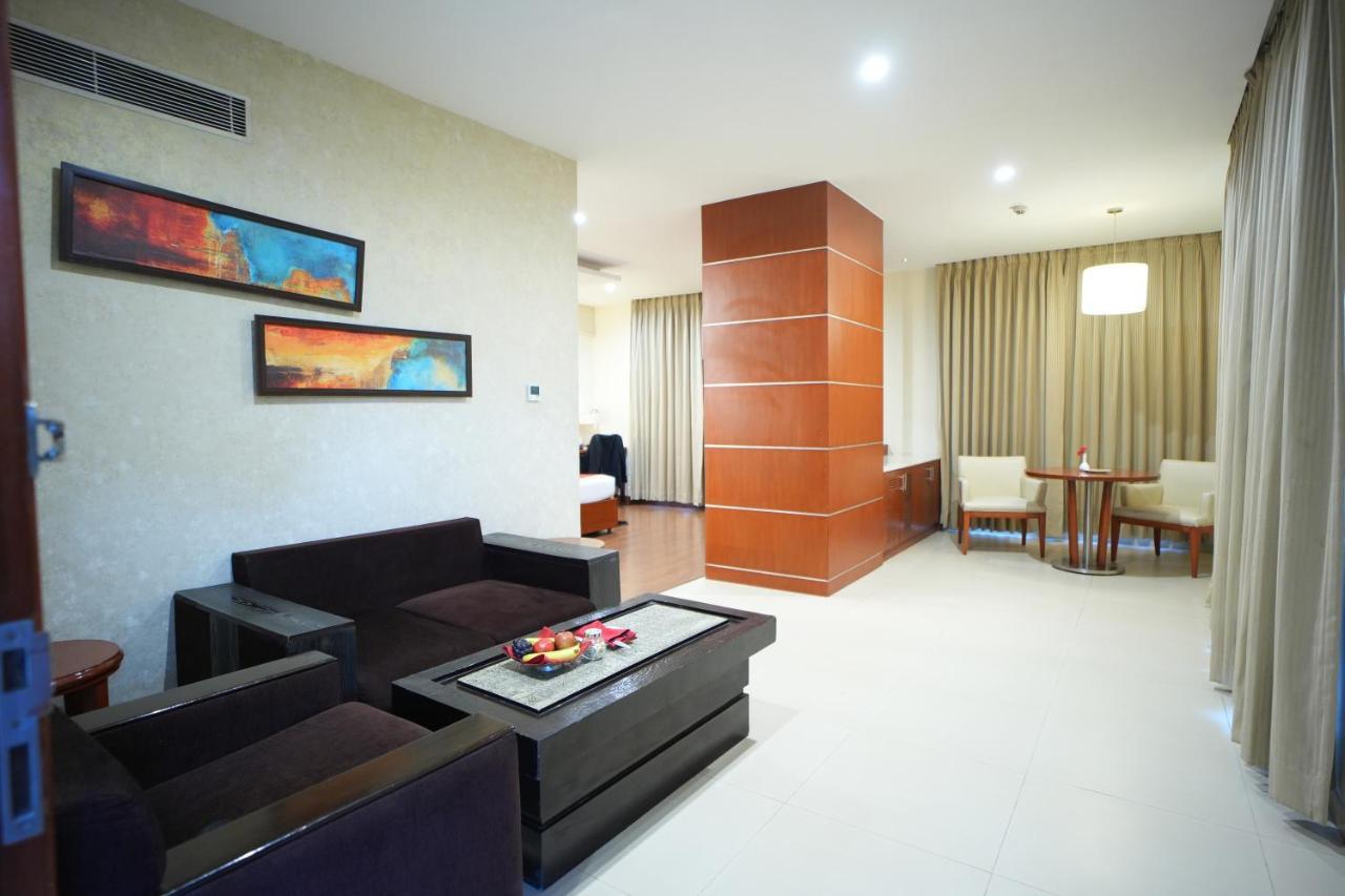 The Altruist Business Hotel Hitech Haiderabad Buitenkant foto
