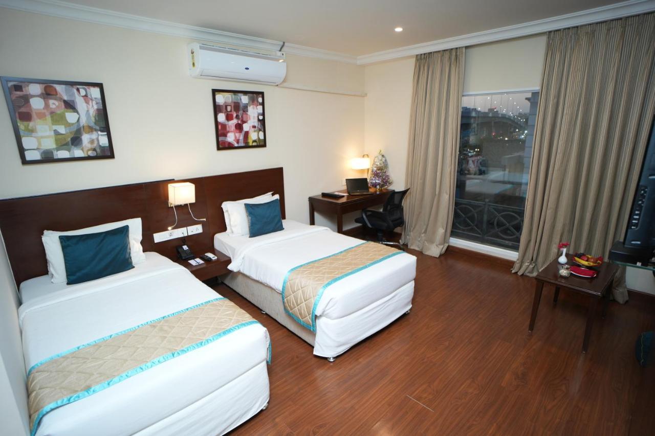 The Altruist Business Hotel Hitech Haiderabad Buitenkant foto