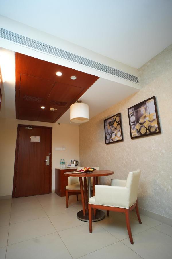 The Altruist Business Hotel Hitech Haiderabad Buitenkant foto