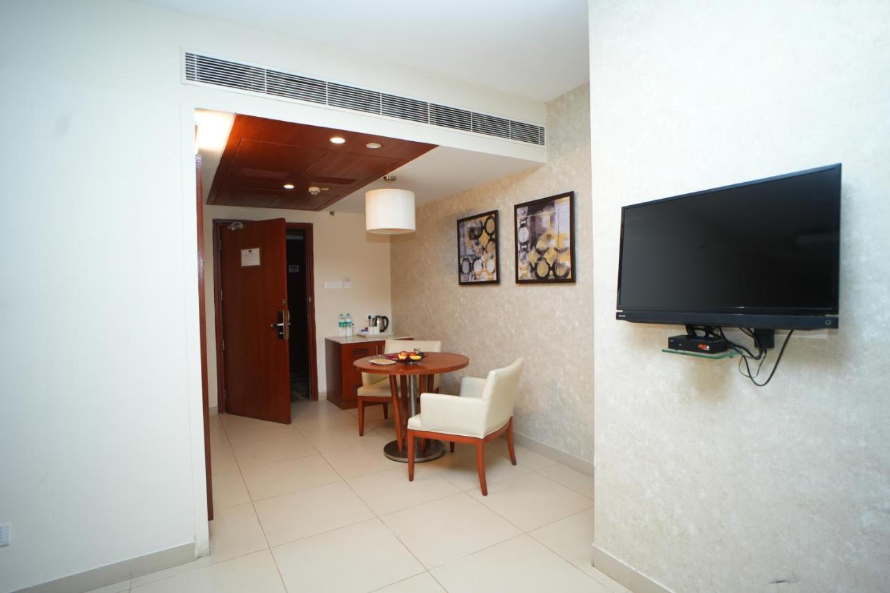 The Altruist Business Hotel Hitech Haiderabad Buitenkant foto