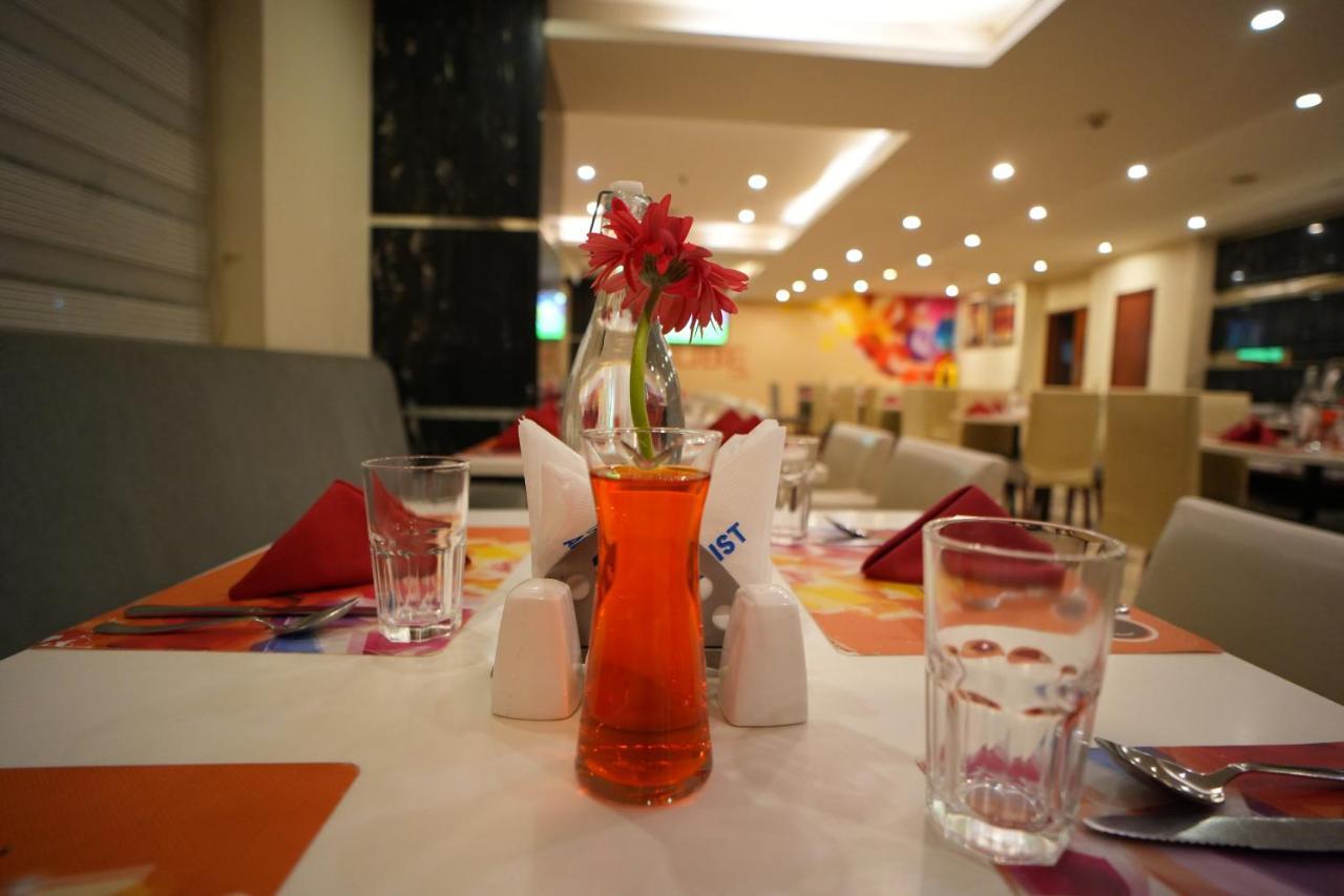 The Altruist Business Hotel Hitech Haiderabad Buitenkant foto