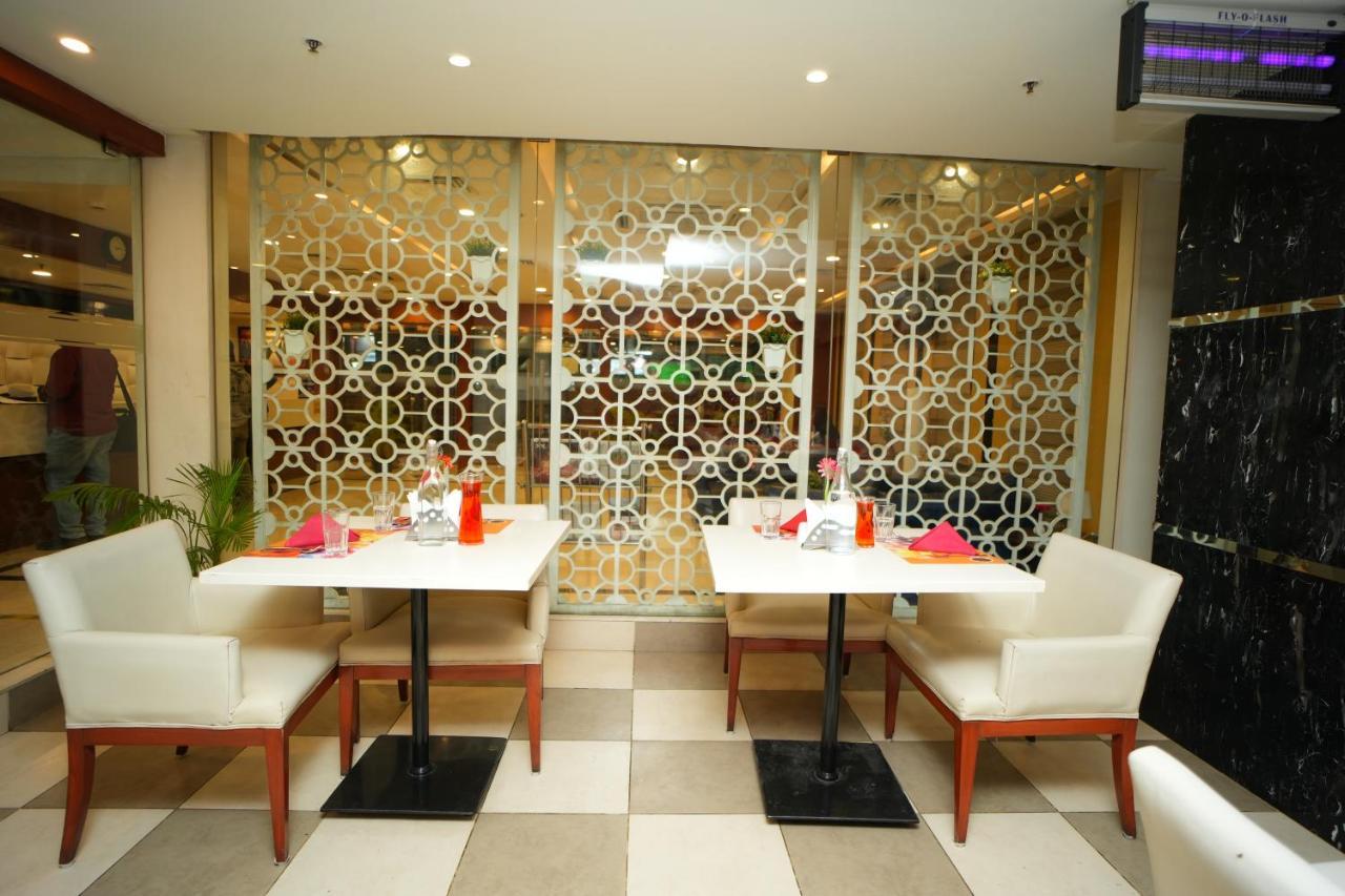 The Altruist Business Hotel Hitech Haiderabad Buitenkant foto