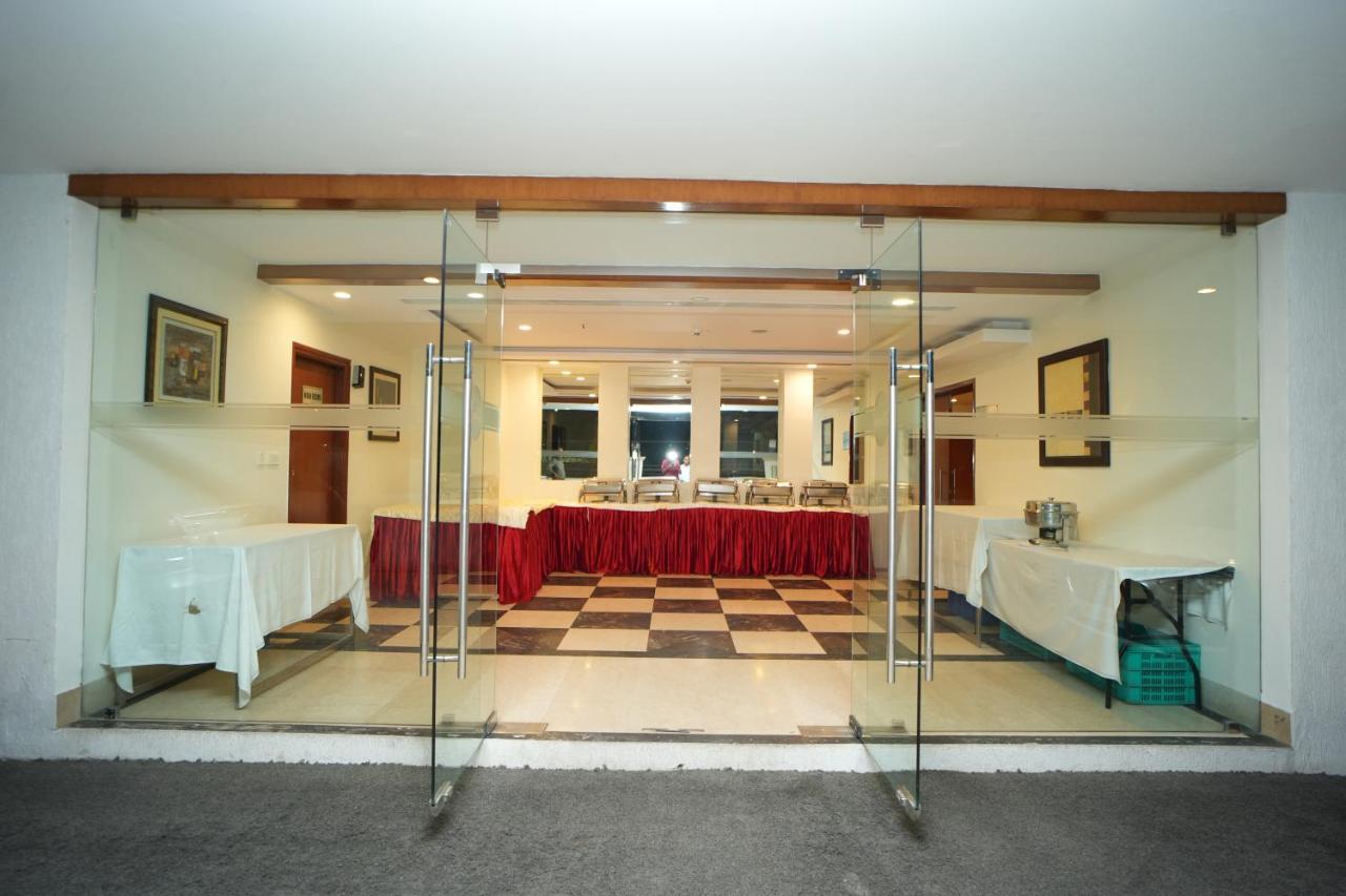 The Altruist Business Hotel Hitech Haiderabad Buitenkant foto