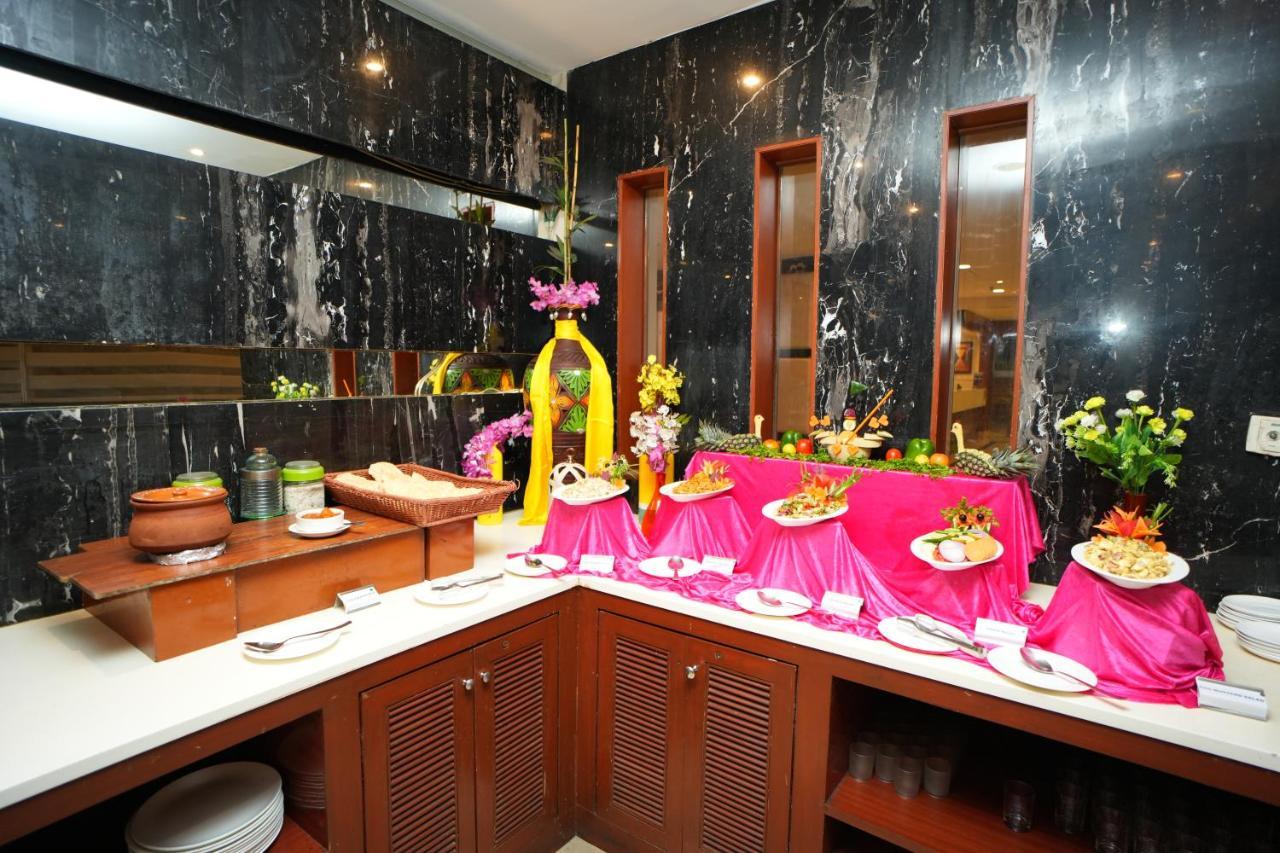 The Altruist Business Hotel Hitech Haiderabad Buitenkant foto
