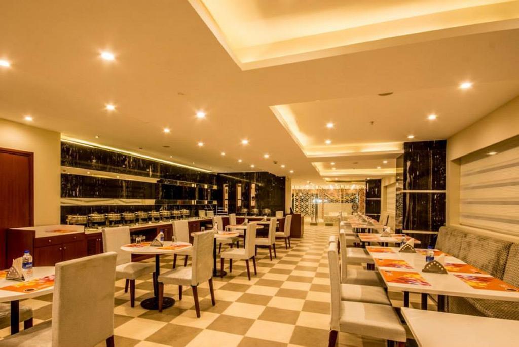 The Altruist Business Hotel Hitech Haiderabad Buitenkant foto