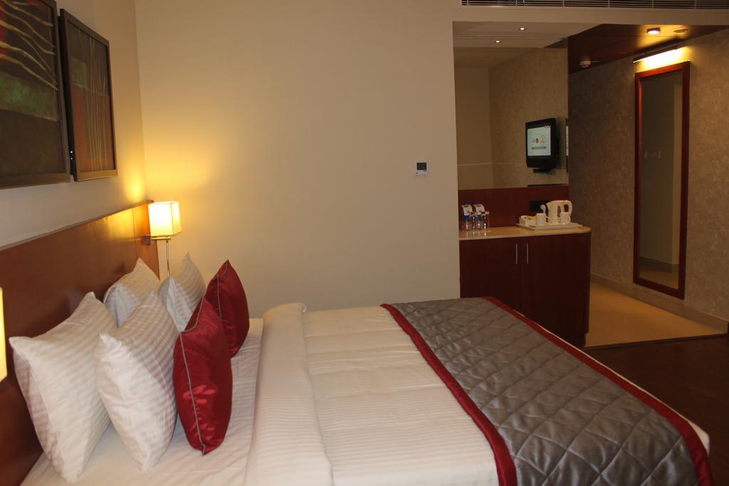The Altruist Business Hotel Hitech Haiderabad Buitenkant foto